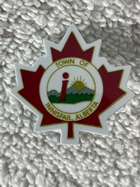 5/$35 Vintage Town of Innisfail Alberta Canada Maple Leaf Souvenir Lapel Pin